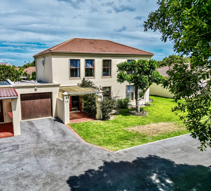 3 Bedroom Property for Sale in Sandbaai Western Cape